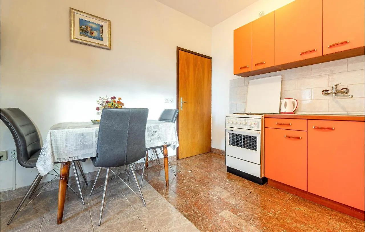 1 Bedroom Beautiful Apartment In Kožino