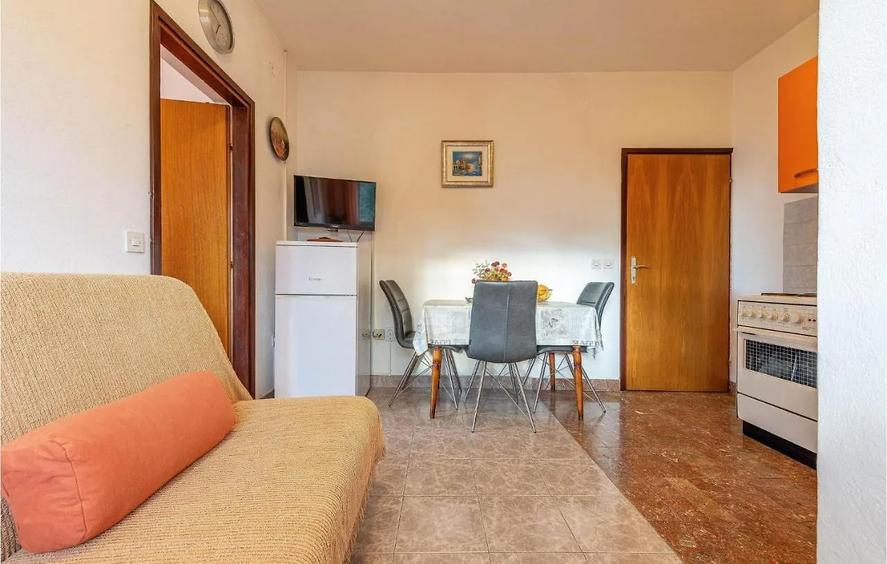 1 Bedroom Beautiful Apartment In Kožino