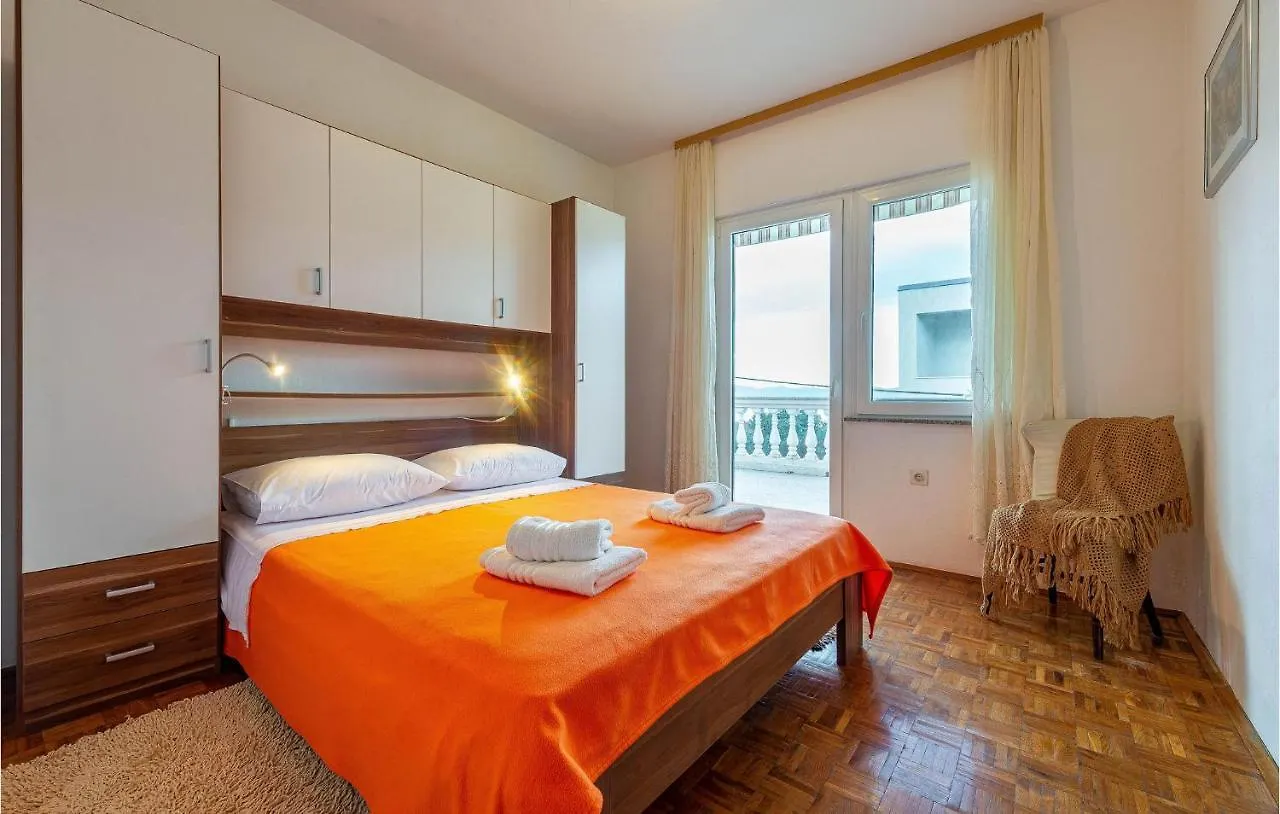 1 Bedroom Beautiful Apartment In Kožino